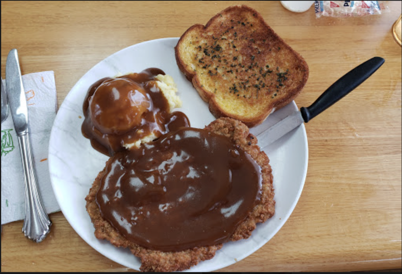 Country-fried steak with brown gravy, mashed potatoes and garlic Texas toast